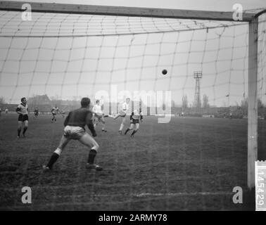 Haarlem versus t Gooi 2-0, Spielmoment Datum: 24. November 1962 Ort: Haarlem Schlagwörter: Spielmomente, Sport, Fußball Stockfoto