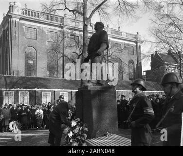 Gedenkstreik im Februar 1941 Bürgermeister legt Kranzgebeter Datum: 25. Februar 1963 Schlüsselwörter: Bürgermeister, Gedenkfeiern Stockfoto