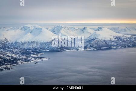 Flug über Tromsø und Nordnorwegen nach München Stockfoto