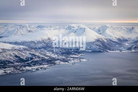 Flug über Tromsø und Nordnorwegen nach München Stockfoto