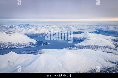 Flug über Tromsø und Nordnorwegen nach München Stockfoto
