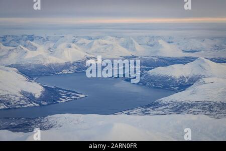 Flug über Tromsø und Nordnorwegen nach München Stockfoto