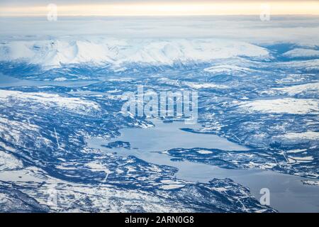 Flug über Tromsø und Nordnorwegen nach München Stockfoto