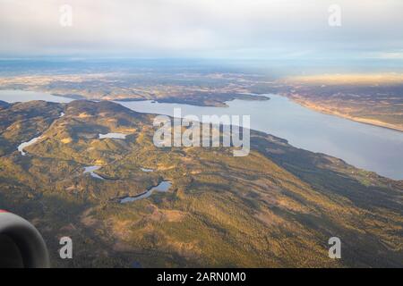 Landschaften auf dem Flug von Tromsø nach Oslo Stockfoto
