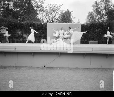 Vondelparkfeesten 1963 eröffnet mit einer Aufführung von Het Nationale Ballet unter Leitung von Sonia Gaskell, Aufführung der Ballettsuite und Blanc Datum: 4. Juni 1963 Ort: Amsterdam, Noord-Holland Schlüsselwörter: Ballett, Aufführungen Stockfoto