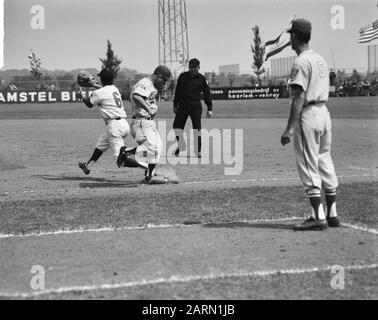 Haarlem Baseball Week. Spielmoment zwischen Grand Rapids Sullivans gegen England Spartans 13-6. Spielmoment Datum: 3. Juli 1963 Ort: Haarlem Schlagwörter: Baseball, Sporteinrichtung Name: Sullivans Stockfoto