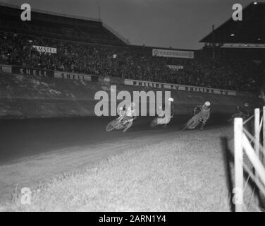 Vierlanden Speedway-Rennen im Olympiastadion. Voorop Chum Taylor (Australien), Victor Ridgeon (England), Scheidl (Deutschland) und Seur (Niederlande) Datum: 7. Juli 1963 Schlagwörter: Rennname: Chum Taylor Institution Name: Olympiastadion Stockfoto