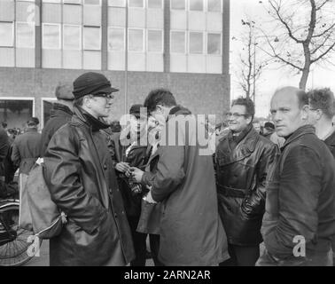 Streik im Hafen von Amsterdam. Gruppe der Streikenden Datum: 22. Oktober 1963 Ort: Amsterdam, Noord-Holland Schlagwörter: Streiks, Häfen, Streikenden Stockfoto