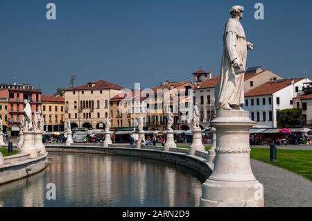 Panoramablick auf Prato della Valle in Padua, Italien Stockfoto