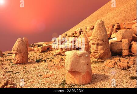 Nemrut Mountain Adiyaman Türkei Antikstatue - Historische Artefakte Stockfoto