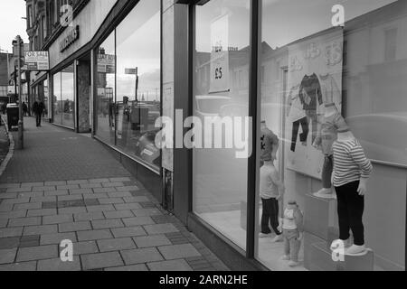 Ich schließe in der High Street Stockfoto