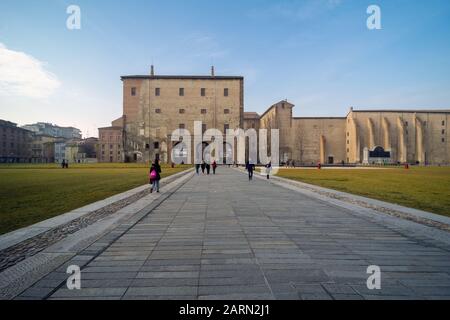 Außenansicht des Palastes Palazzo della Pilotta im historischen Zentrum von Parma, Italien, 16. Jahrhundert mit dem Kunstmuseum Galleria Nazionale di Parma Stockfoto