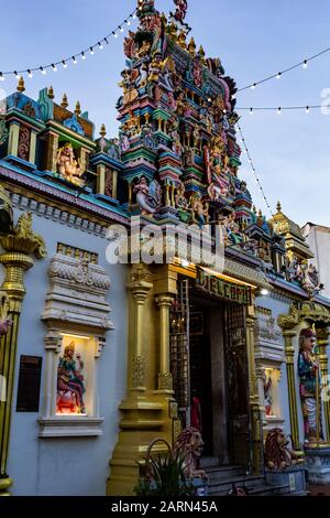 Der Sri Mahamariamman Tempel ist der älteste Hindu-Tempel in Penang, Malaysia. Der Hindu-Tempel hat seit mehr als 200 Jahren denselben Ort besetzt. Unglaublich Stockfoto