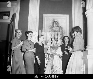 Gesellschaft des Lido in Paris in Amsterdam. Pressekonferenz Datum: 20. März 1956 Ort: Amsterdam, Noord-Holland Schlüsselwörter: Firma, Pressekonferenzen Name Der Institution: Lido Stockfoto