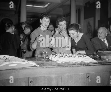 Gesellschaft des Lido in Paris in Amsterdam. Pressekonferenz Datum: 20. März 1956 Ort: Amsterdam, Paris Schlüsselwörter: Pressekonferenzen Name Der Institution: Lido Stockfoto