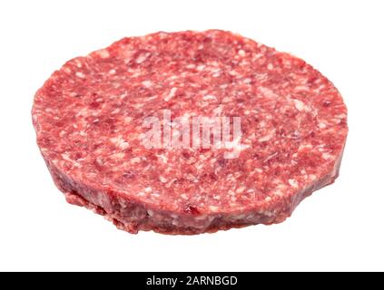 Rohburger aus Hackfleisch isoliert auf weißem Hintergrund Stockfoto