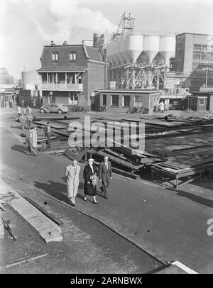 Tewaterlating Diesel Electric Piston for Panama, Yard Amsterdam Datum: 22. Oktober 1955 Standort: Amsterdam, Noord-Holland Schlüsselwörter: Tewaterlatingen Stockfoto