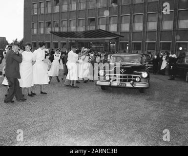 Arbeitsbesuch Königin Juliana in Arnheim, Eröffnung Diaconessenhuis Datum: 23. November 1955 Ort: Arnhem Schlüsselwörter: Besuche, Königinnen, Königshaus, Öffnungen, Krankenhäuser persönlicher Name: Juliana, Königin Stockfoto