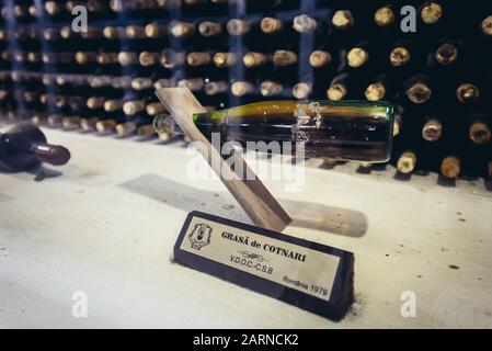 Einzigartige Flasche Grasa de Cotnari Wein aus dem Jahr 1979 in der nationalen Oenotheque - Weinsammlung in Cricova Weingut, Cricova Stadt, Moldawien Stockfoto