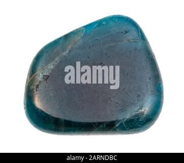 Nahaufnahme der natürlichen Mineralprobe aus der geologischen Sammlung - polierter blauer Apatit-Edelstein isoliert auf weißem Grund Stockfoto