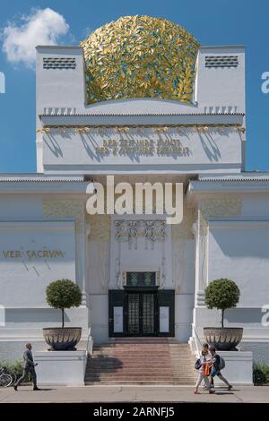 Wien, Österreich - 4. Juni 2019; Jugendstilbau Secession von Joseph Maria Olbrich ein berühmtes Wahrzeichen in Wien, wo die Ausstellung stattfindet Stockfoto