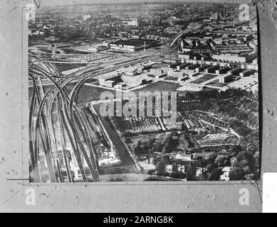 Die Stadt Amsterdam hat eine Pressekonferenz zum Plan Jokinen, dem Zuid Cityweg von PROF, abgehalten. Jokinen Datum: 12. Dezember 1967 Ort: Amsterdam, Noord-Holland Schlüsselwörter: Pläne, Gemeinderäte usw. Pressekonferenzen persönlicher Name: CITYWAG, PROF. Jokinen Stockfoto