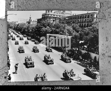 In Madrid wird daran erinnert, dass Franco vor 30 Jahren den Bürgerkrieg gewonnen hat (1936 1939) Überblick über die Parade Datum: 5. Juni 1969 Ort: Madrid Schlüsselwörter: Bürgerkriege, Gedenkfeiern, Paraden persönlicher Name: Franco Stockfoto