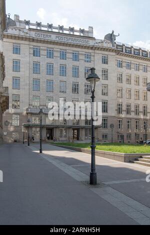 Wien, Österreich - 5. Juni 2019; Postsparkasse ein berühmtes Gebäude in Wien, entworfen von Otto Wagner. Das Gebäude ist ein Importbeispiel von Vienna Secess Stockfoto