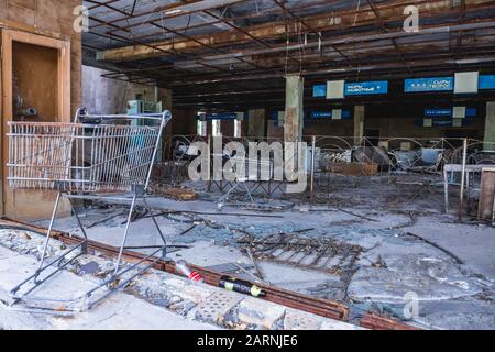 Einkaufszentrum in Pripyat ghost Stadt von Tschernobyl Nuclear Power Plant Zone der Entfremdung um Reaktorkatastrophe in der Ukraine Stockfoto