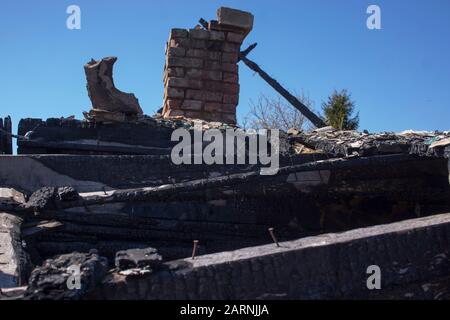 Natürliche Feuer Asche mit dunklen Grau Schwarz Kohlen Textur. Es ist eine brennbare Schwarz copyspace Hard Rock. Stockfoto