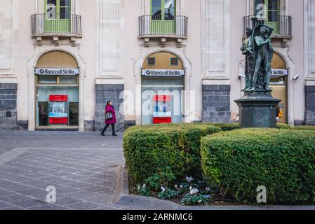 Banco di Sicilia bank am Universitätsplatz (Piazza Universita) in Catania Stadt auf der Ostseite der Insel Sizilien, Italien Stockfoto