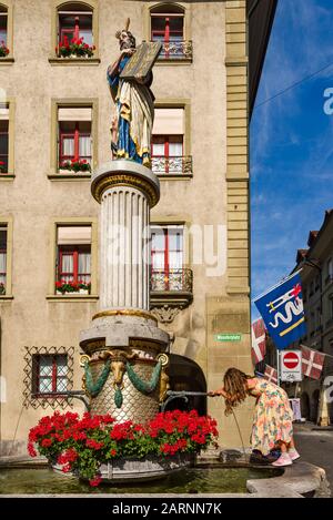 Der mosesbrunnen, Moses Brunnen in der Altstadt von Bern, Schweiz. Stockfoto