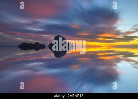 Die Insel Es Vedra von Ibiza bei Sonnenuntergang, Spanien Stockfoto