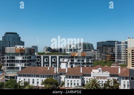 Blick über die Chevron Apartments in Richtung St Kilda Road, Melbourne Stockfoto