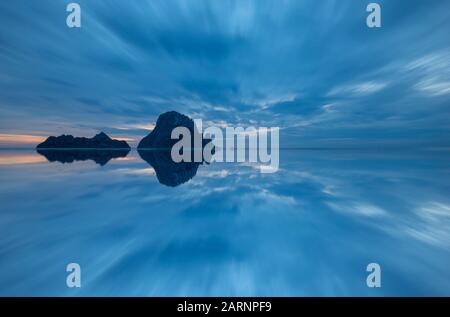 Die Insel Es Vedra von Ibiza bei Sonnenuntergang, Spanien Stockfoto