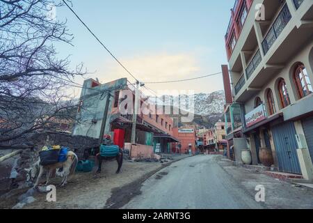 Imlil Stadt im Atlasgebirge von Marokko Stockfoto