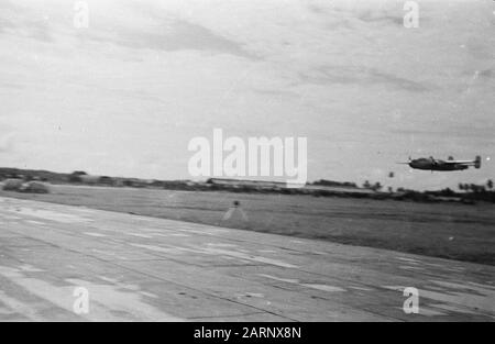 Flugtag Military Aviation am Flughafen Kemajoran Airshow Datum: 9. März 1947 Ort: Batavia, Indonesien, Jakarta, Kemajoran, Niederländisch-Ostindien Stockfoto