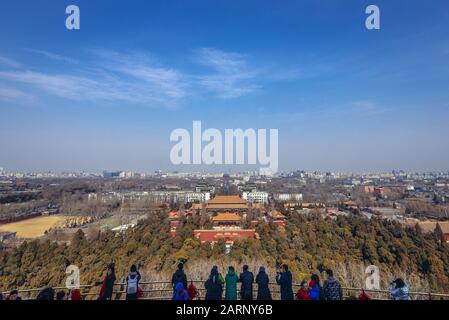 Luftbild aus dem Wanchun Pavillon im Jingshan Park in Peking, China mit Shouhuang - Palast der Kaiserlichen Langlebigkeit Stockfoto