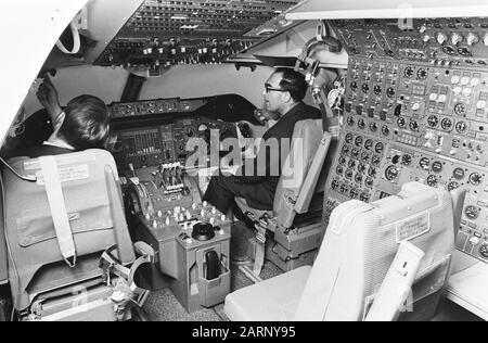 Flugschulungsgebäude KLM auf Schiphol-Oost eröffnet; Cockpit-Innenraum Boeing 747 Flugsimulator Datum: 2. November 1970 Standort: Noord-Holland, Schiphol Keywords: Cockpit-Einstellungsname: KLM Stockfoto