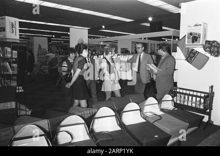 Messe für Baby- und Kinderartikel Het Kind in Utrechter Datum: 12. März 1972 Ort: Utrechter Schlüsselwörter: Messen Stockfoto