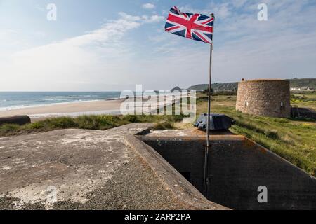 Blick von der Spitze des Deutschen Bunkers Des Zweiten Weltkriegs im Militärmuseum, St Ouen's Bay, Jersey Stockfoto