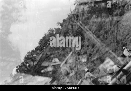 Rückgewinnungspipeline und Freistoß eines Wasserkraftwerks. [Aufnahme fehlgeschlagen] Datum: 1947/01/01 Ort: Indonesien, Niederländisch-Ostindien Stockfoto