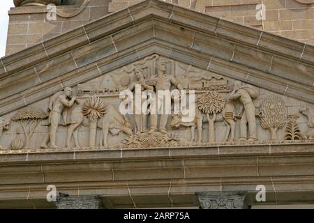 Kunstwerkskulptur auf dem vorderen Dachreiter des Rathauses von Pretoria, des Pretorius-Platzes, Pretoria/Tshwane Central, Gauteng, Südafrika. Stockfoto