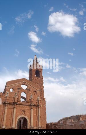 Ruinen des Dorfes Belchite, das durch Bombenangriffe auf den spanischen Bürgerkrieg zerstört wurde Stockfoto