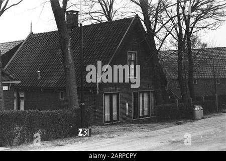 Fixpunkte Kulturdienst Haus der Farm in Zijpe (swailverland Zijpe- en Hazepolder) Anmerkung: Z-31. Noord-Holland Schlüsselwörter: Bodenkonsolidierung, Geländemodifikationen Stockfoto