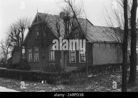 Fixpunkte Cultuurtechnischer Dienst Haus te Noorden oder Nieuwkoop (Landteilung Zegveld) Anmerkung: N-1. Stichwörter: Bodenkonsolidierung, Geländeanpassung Stockfoto