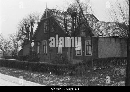 Fixpunkte Cultuurtechnischer Dienst Haus te Noorden oder Nieuwkoop (Landteilung Zegveld) Anmerkung: N-1. Stichwörter: Bodenkonsolidierung, Geländeanpassung Stockfoto