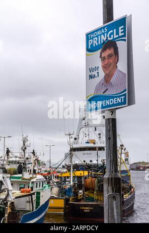 Killybegs, County Donegal, Irland. Januar 2020. Plakat für Thomas Pringle ein unabhängiger Kandidat bei der Parlamentswahl im Fischereihafen gesehen. Die Parlamentswahlen in Irland 2020 werden am Samstag, den 8. Februar 2020 stattfinden. Stockfoto