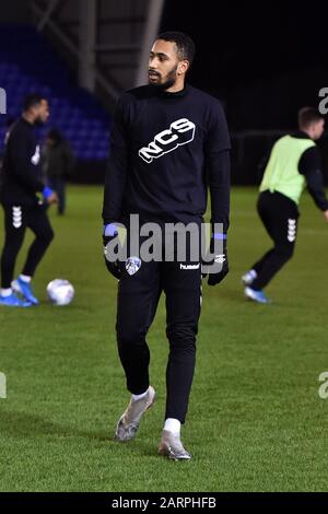 Oldham, Großbritannien. Januar 2020. Oldham, ENGLAND - 28. JANUAR Christian N'Guessan von Oldham Athletic während des Sky Bet League 2 Spiels zwischen Oldham Athletic und Mansfield Town im Boundary Park, Oldham am Dienstag, 28. Januar 2020. (Gutschrift: Eddie Garvey   MI News) Gutschrift: MI News & Sport /Alamy Live News Stockfoto