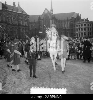 Eintrag Sinterklaas in Amsterdam Datum: 21. November 1953 Ort: Amsterdam, Noord-Holland Schlüsselwörter: Eintrag, SINTERKLAAS, sint nicolaas Stockfoto